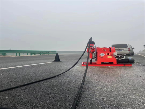 提蒙乡马路路基路面开裂下沉注浆加固灌浆