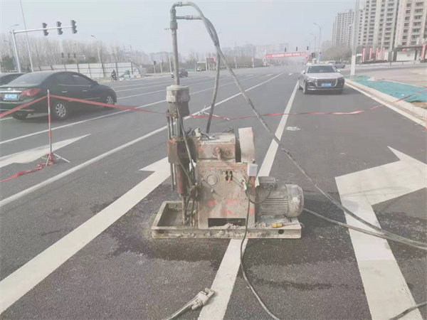 提蒙乡公路路面下沉沉降开裂注浆加固施工